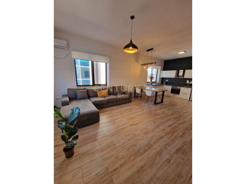 JEPET ME QERA 2+1 , PRANE BULEVARDIT KRYESOR !