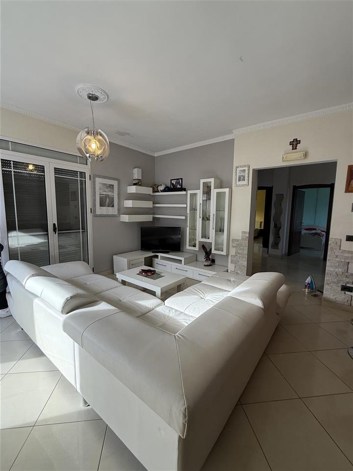 Jepet apartament me qera 3+1 , parking , mbrapa qtu