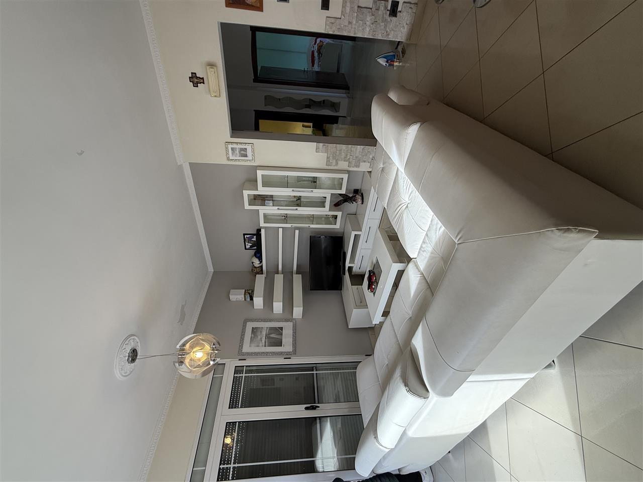 Jepet apartament me qera 3+1 , parking , mbrapa qtu