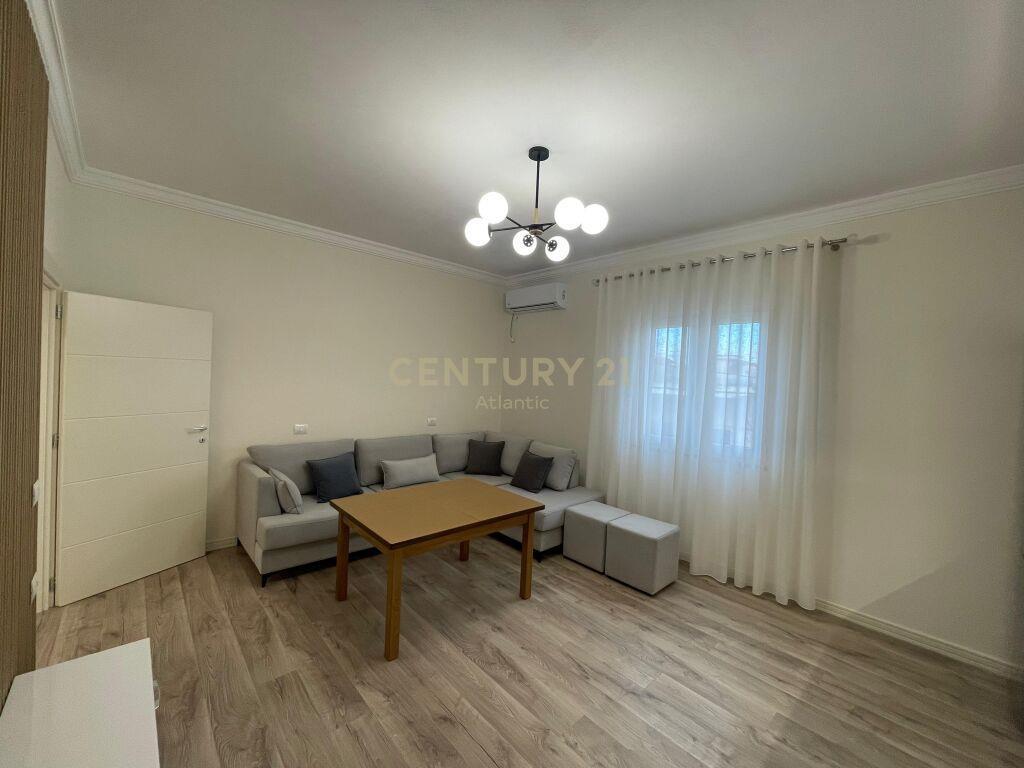 Jepet me qera kati 2-te i nje vile 4-teshe ne spitalle