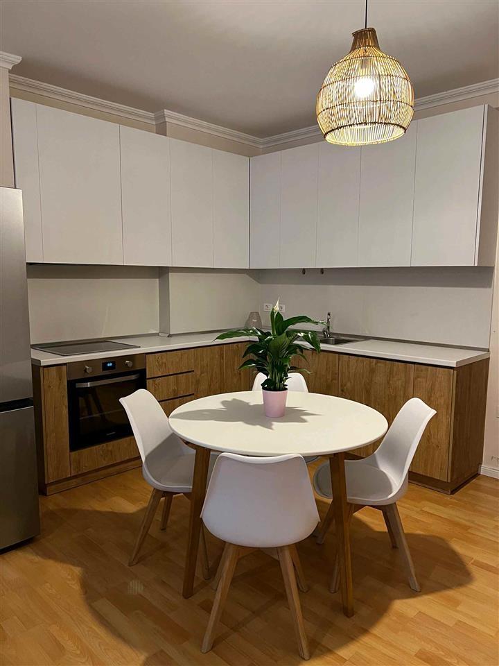 Apartament 2+1+ Ballkon prane qendres + Post Parkimi