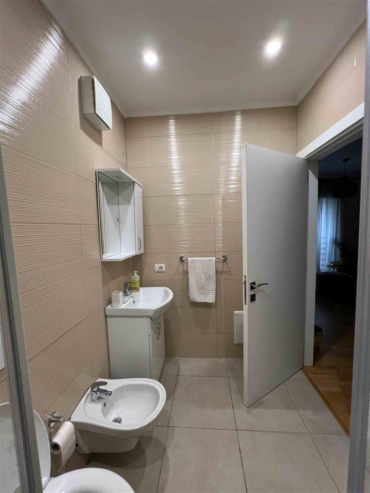 Apartament 2+1+ Ballkon prane qendres + Post Parkimi