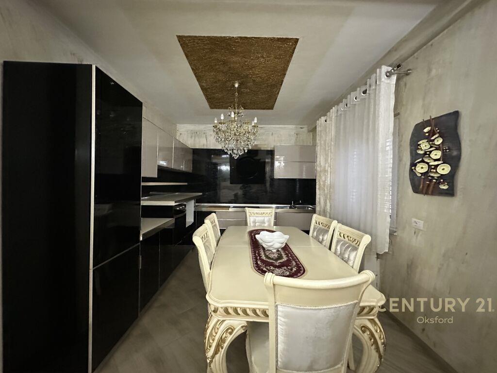 JEPET ME QIRA APARTAMENT 2+1+2+POST PARKIMI TEK KOMUNA E PAR