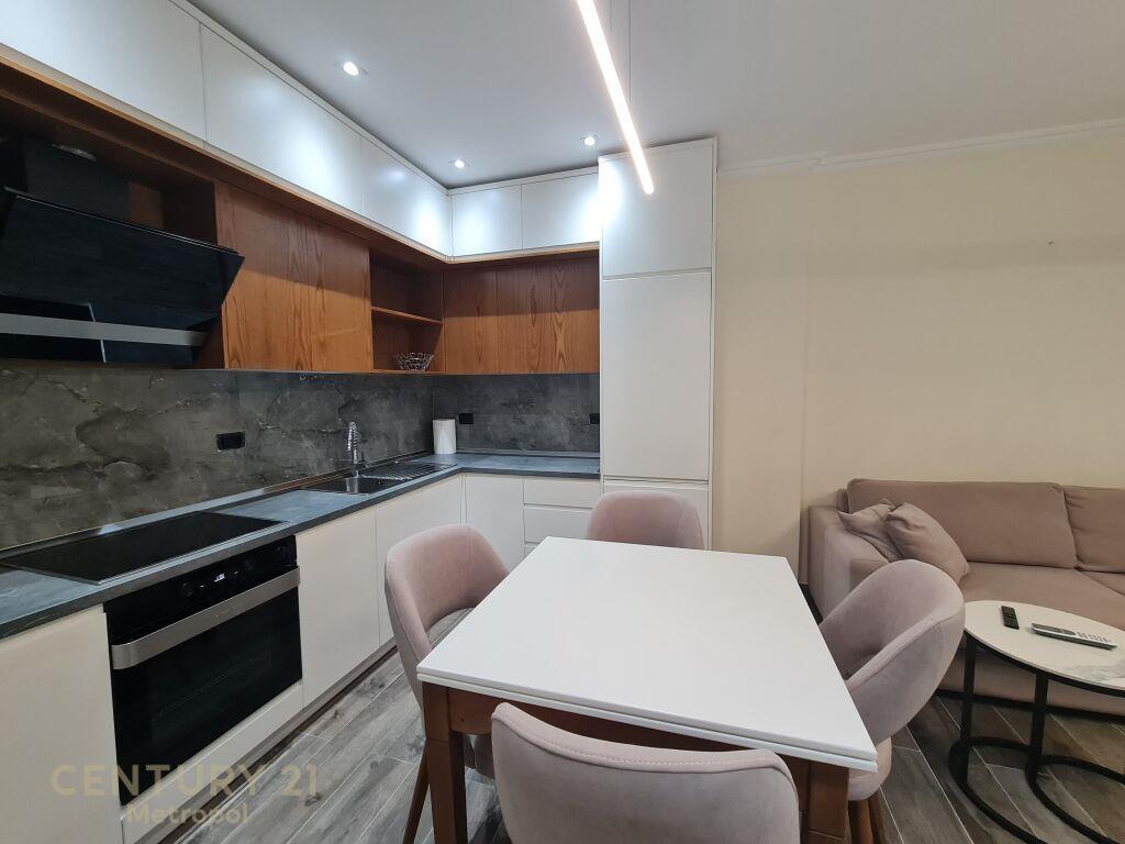 OFROHET PER QIRA APARTAMENT 1+1 ME post parkimi-TEG!