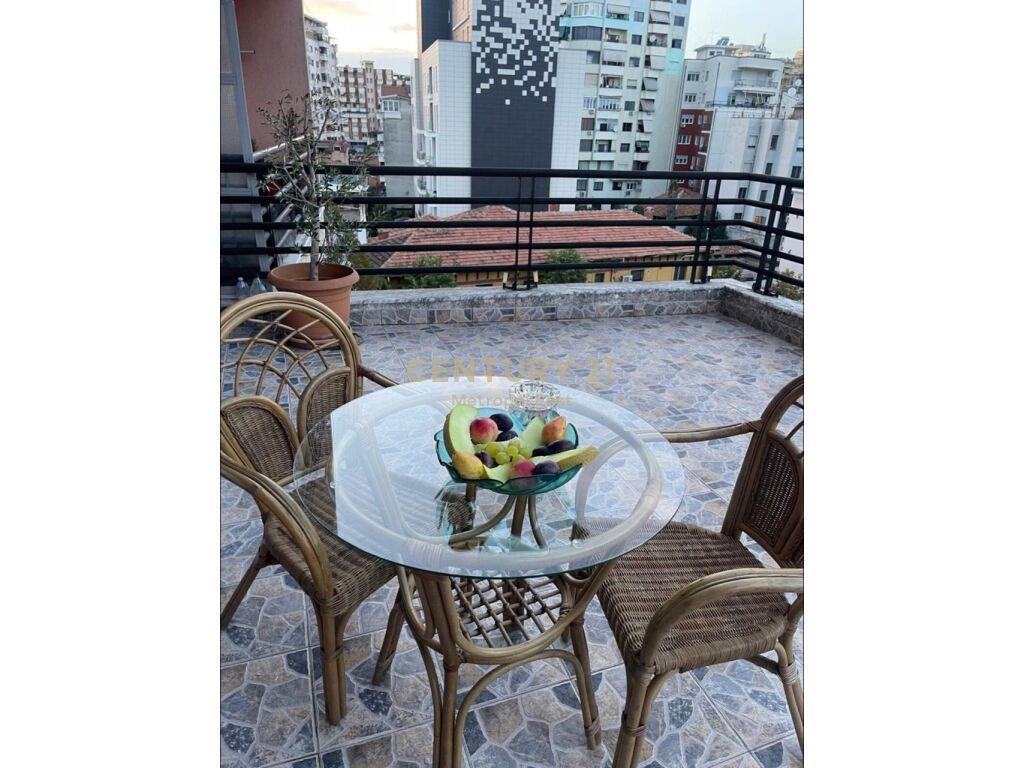 APARTAMENT 2+1+2 ME VERANDË NË QENDËR TË TIRANËS