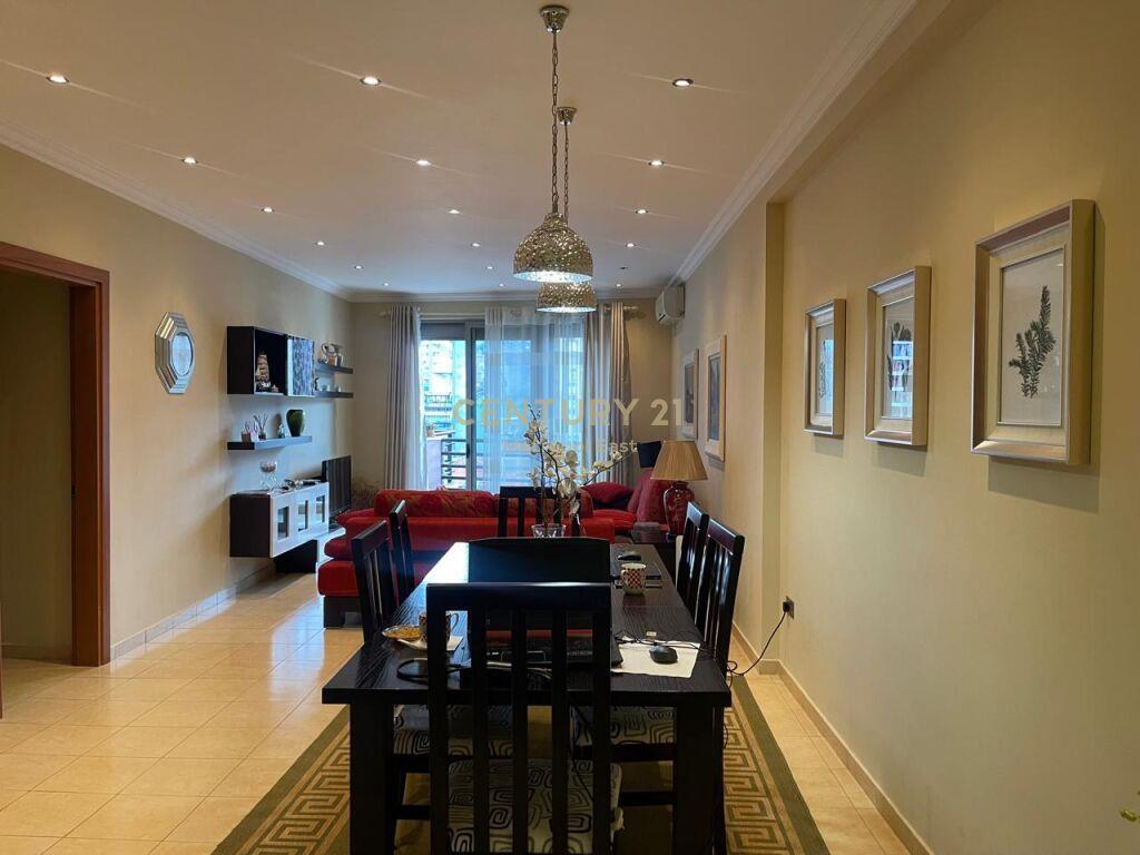 APARTAMENT 2+1+2 ME VERANDË NË QENDËR TË TIRANËS