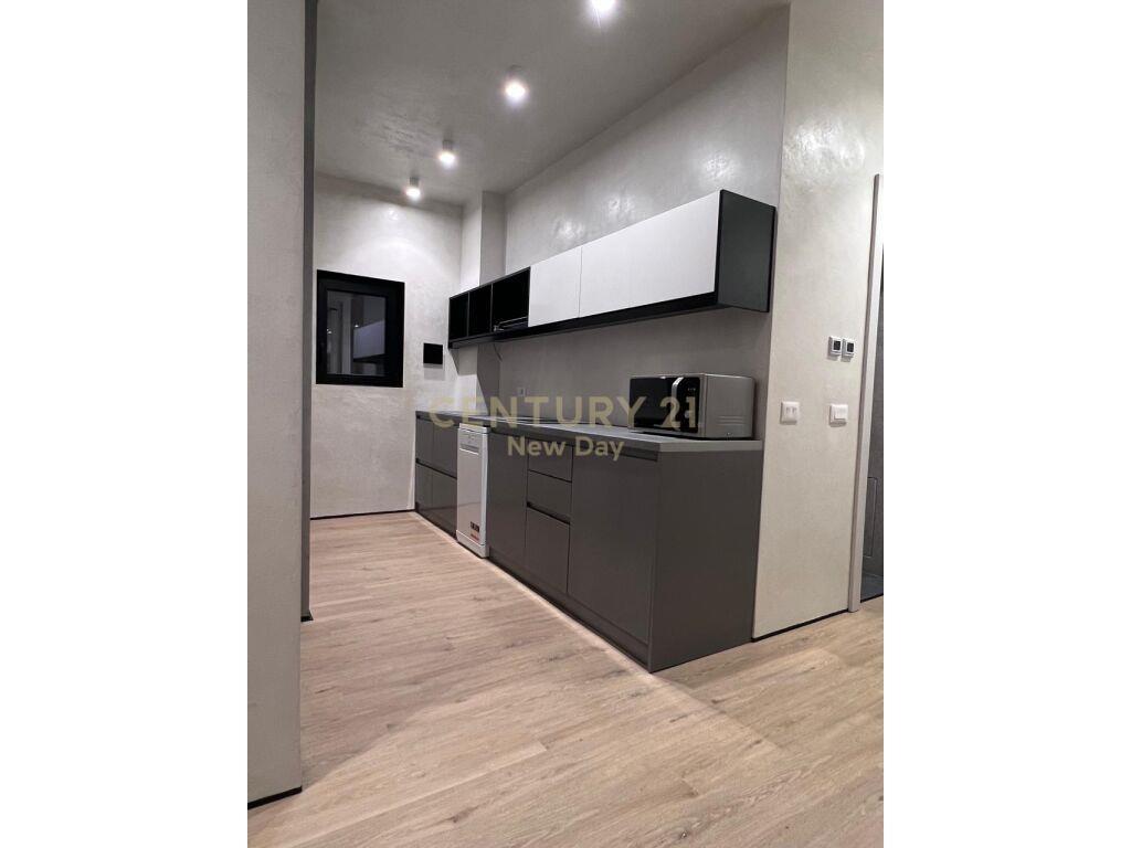 SHITET APARTAMENT 1+1 VIJE E PARE ME DETIN!