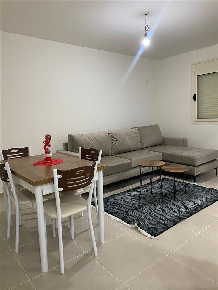 Jepet apartament me qira