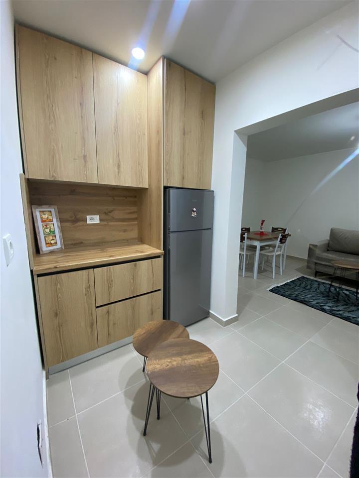 Jepet apartament me qira
