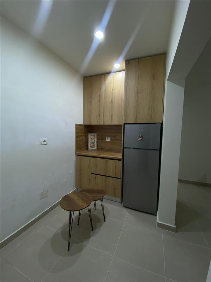 Jepet apartament me qira