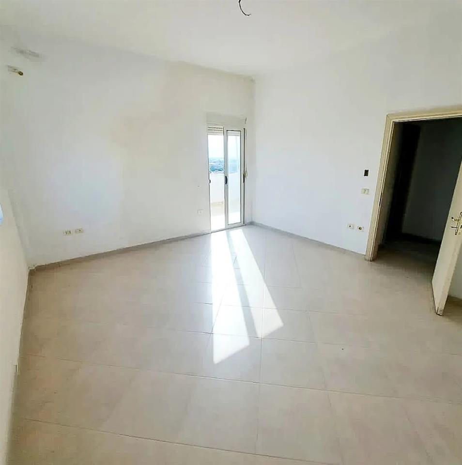 Kavaje,apartament 2+1+2 tualete+ super verande ,afer qendres