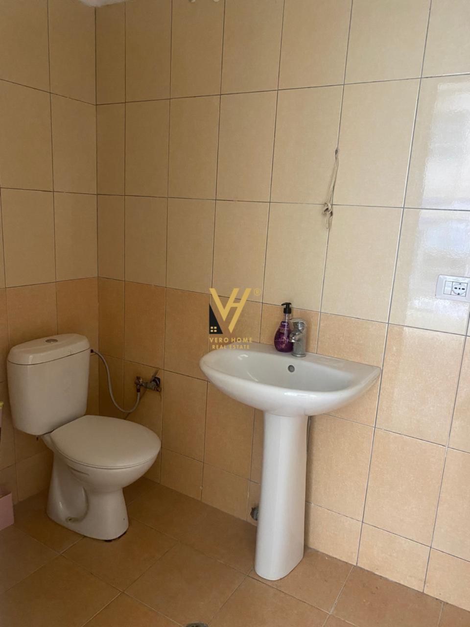 28 M2 ME QERA TE UNAZA E RE 30.000 LEKE