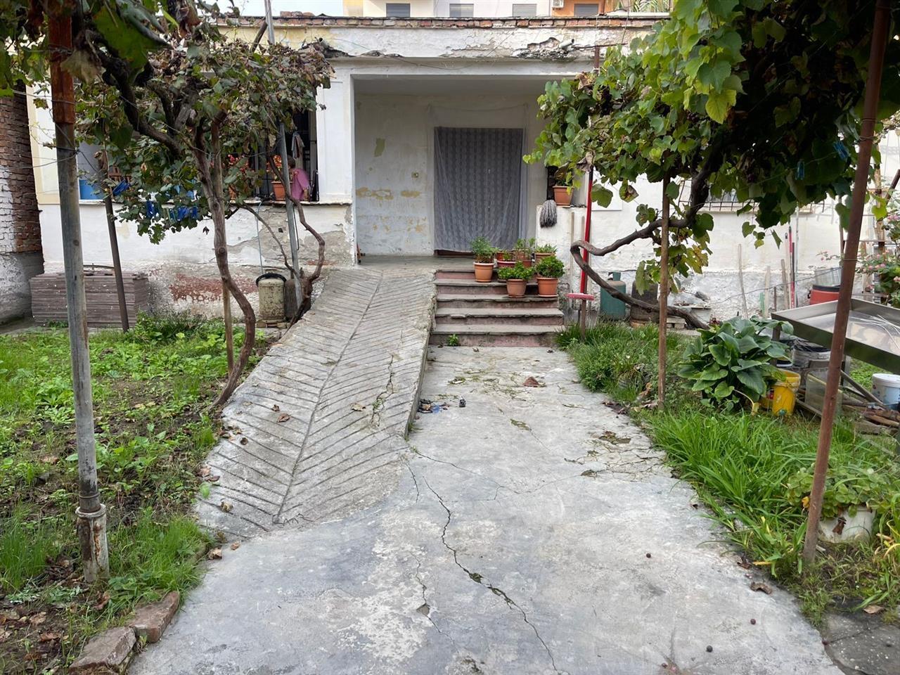 Shitet Ndertese + Truall, Rruga “Aleksander Goga” !