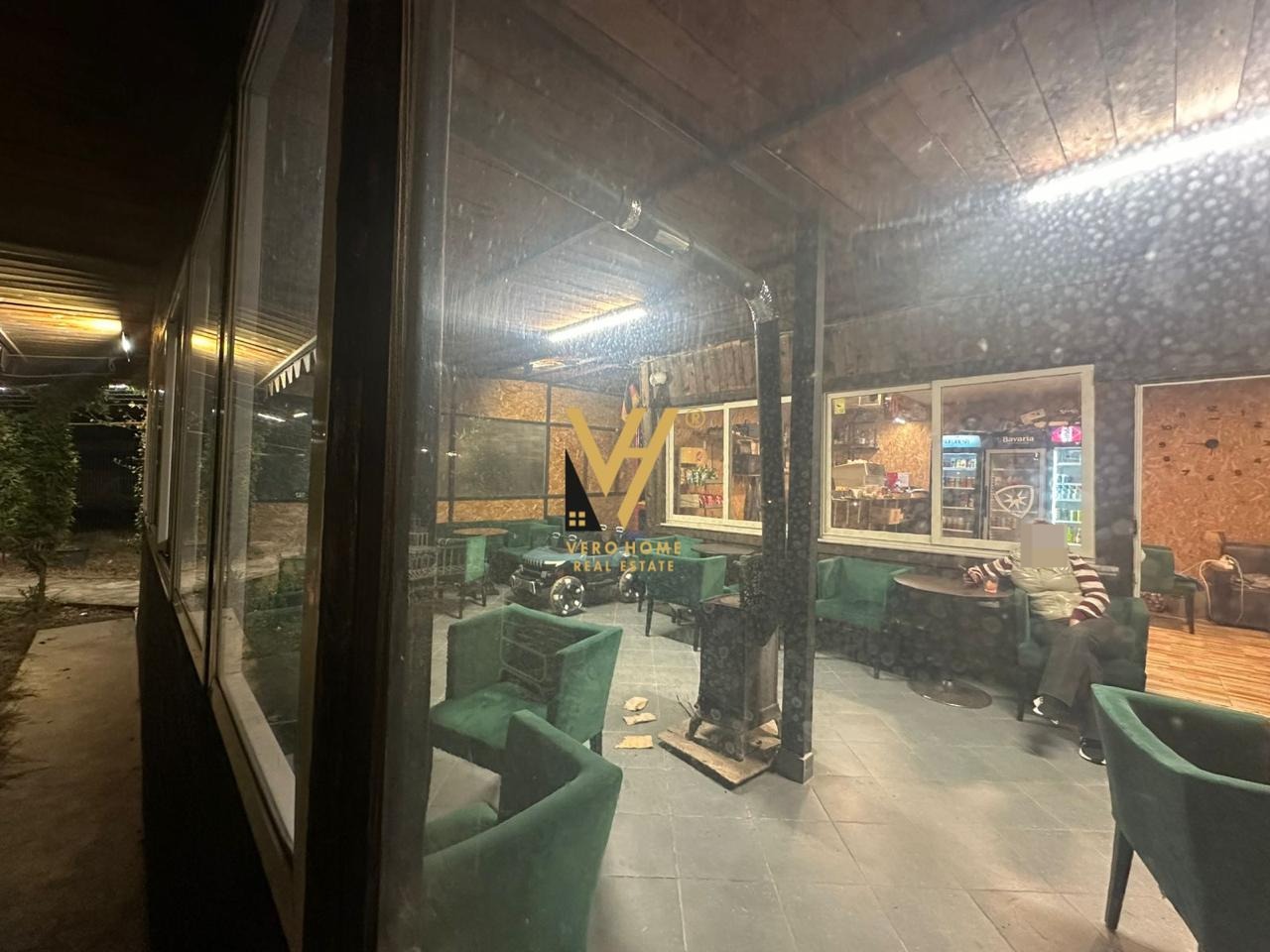 1.200 M2 PER BAR ZGARE NE KOMBINAT 1.000 EURO