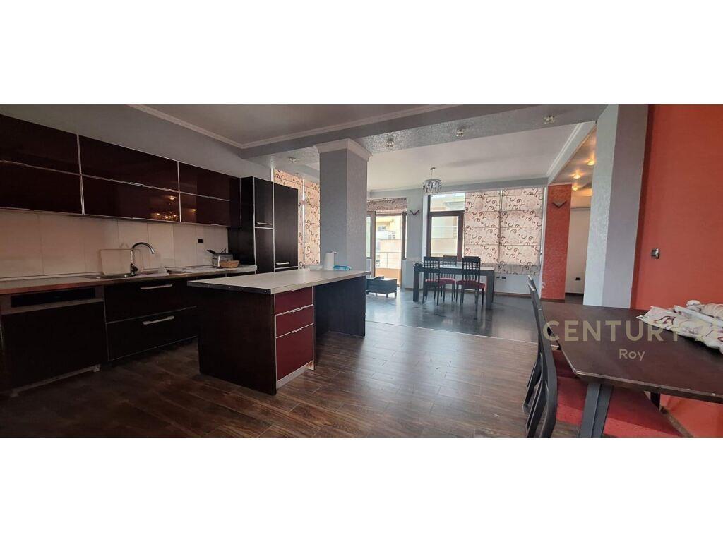 SHITET PAPAFINGO ME PAMJE DETI NE PLAZH!