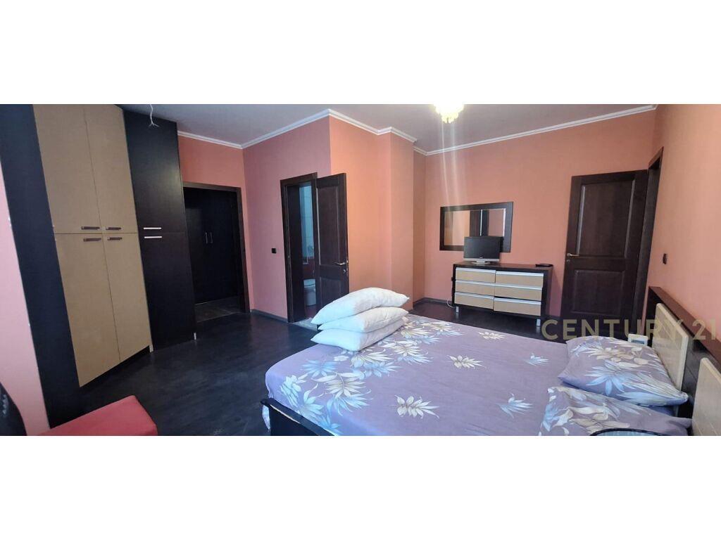 SHITET PAPAFINGO ME PAMJE DETI NE PLAZH!