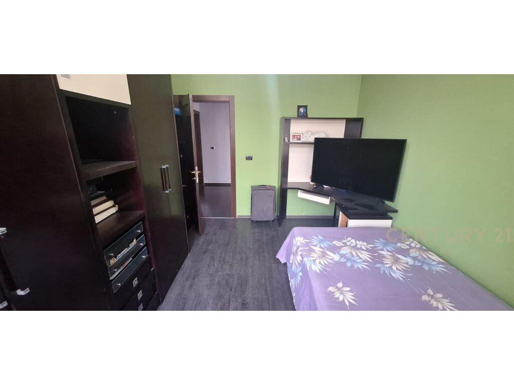 SHITET PAPAFINGO ME PAMJE DETI NE PLAZH!