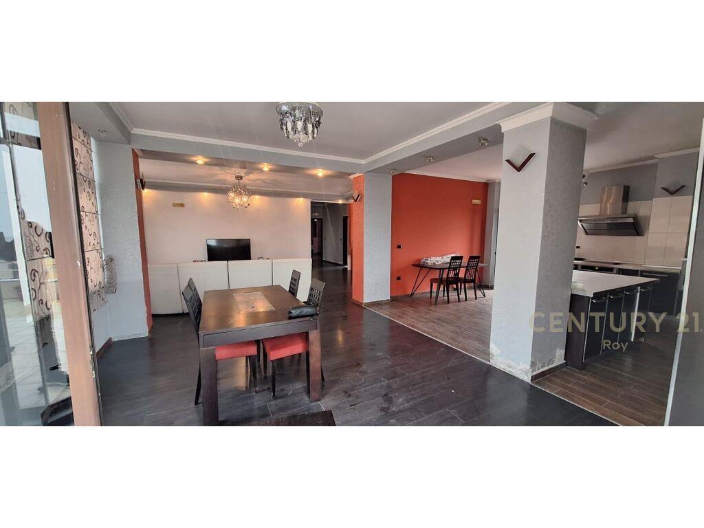 SHITET PAPAFINGO ME PAMJE DETI NE PLAZH!