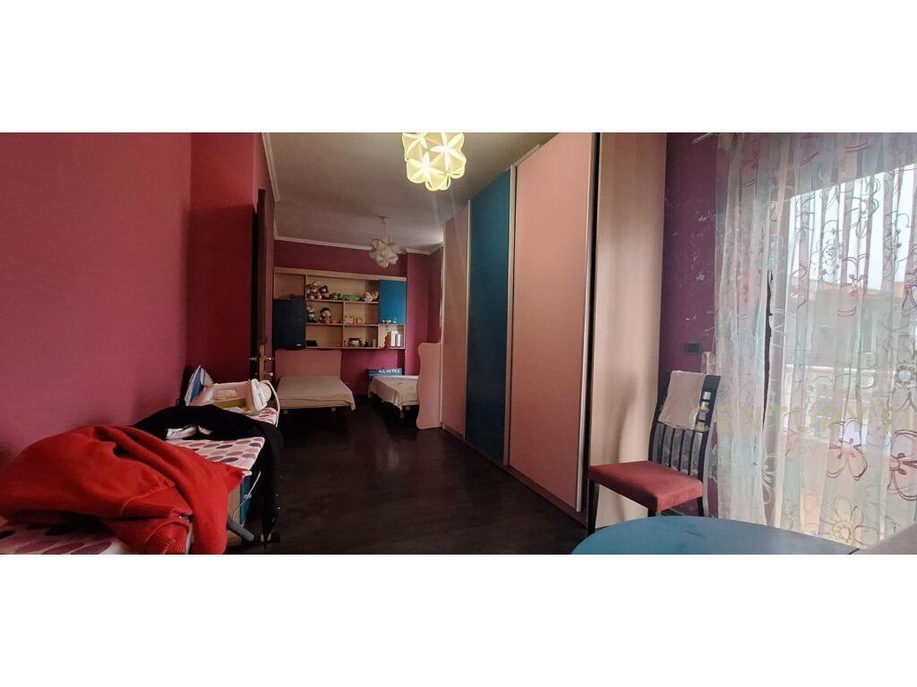 SHITET PAPAFINGO ME PAMJE DETI NE PLAZH!