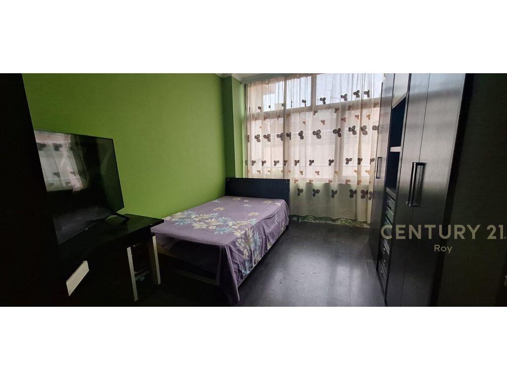 SHITET PAPAFINGO ME PAMJE DETI NE PLAZH!