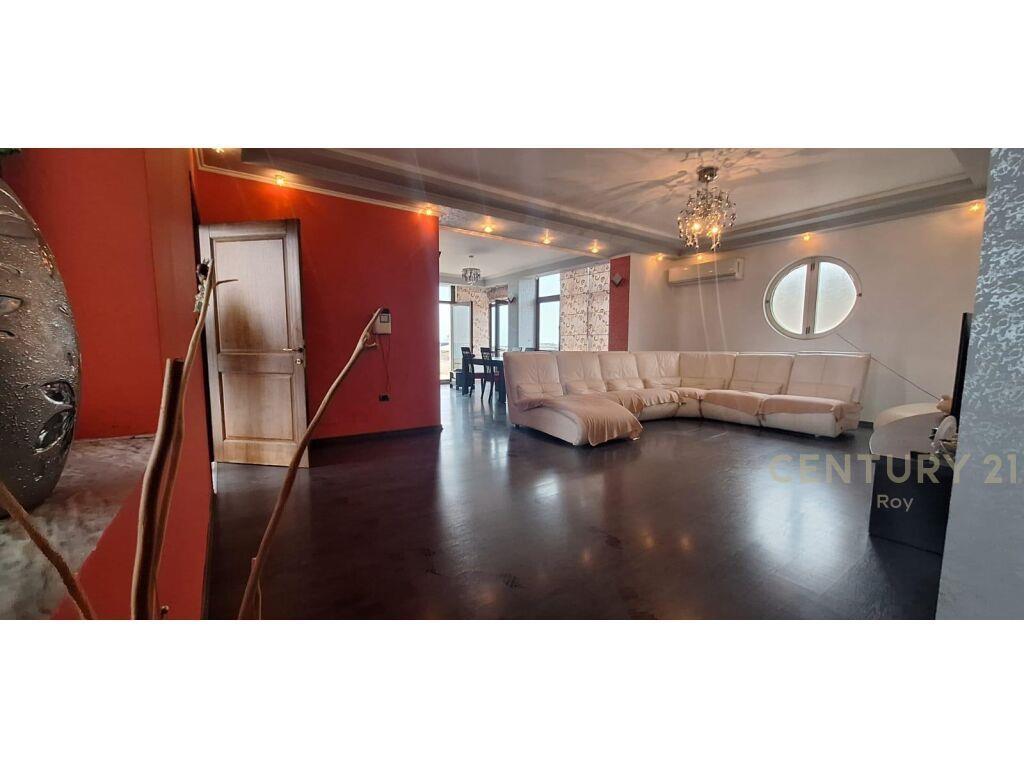 SHITET PAPAFINGO ME PAMJE DETI NE PLAZH!