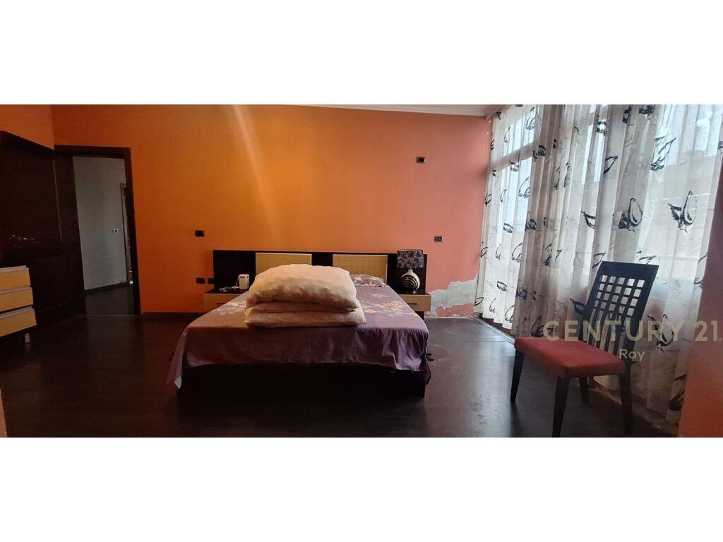 SHITET PAPAFINGO ME PAMJE DETI NE PLAZH!