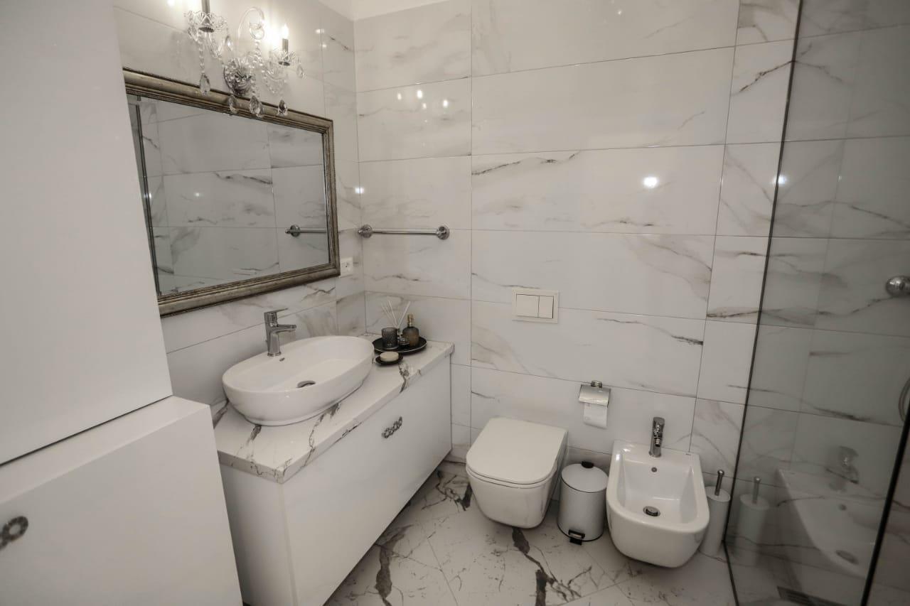 Jepet me qera Apartament1+1,Kompleks square21 Rruga kavajes.