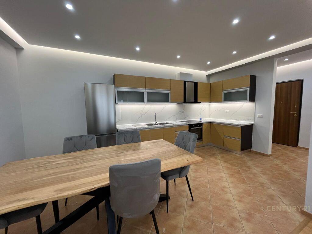 Apartament 2+1 me qira tek Globe, përballë Delijorgjit – 750