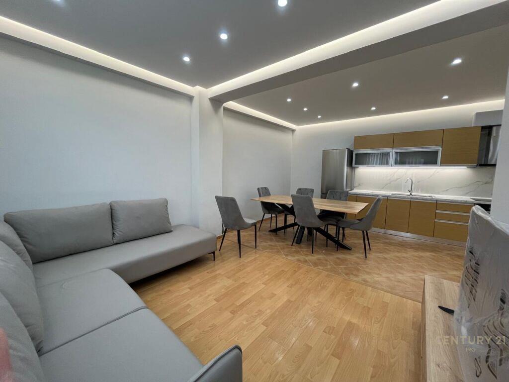 Apartament 2+1 me qira tek Globe, përballë Delijorgjit – 750