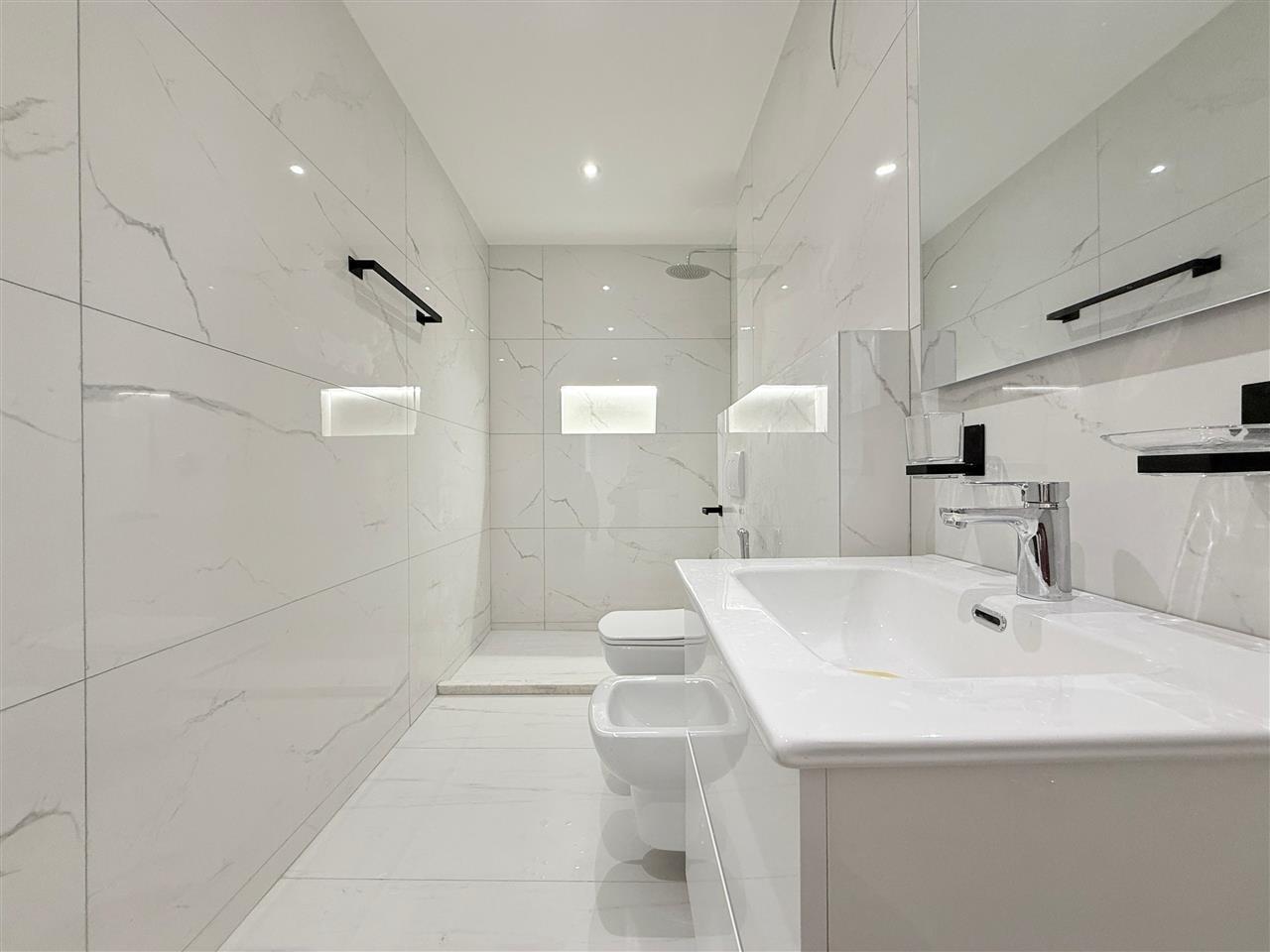 Shitet ambjent komercial