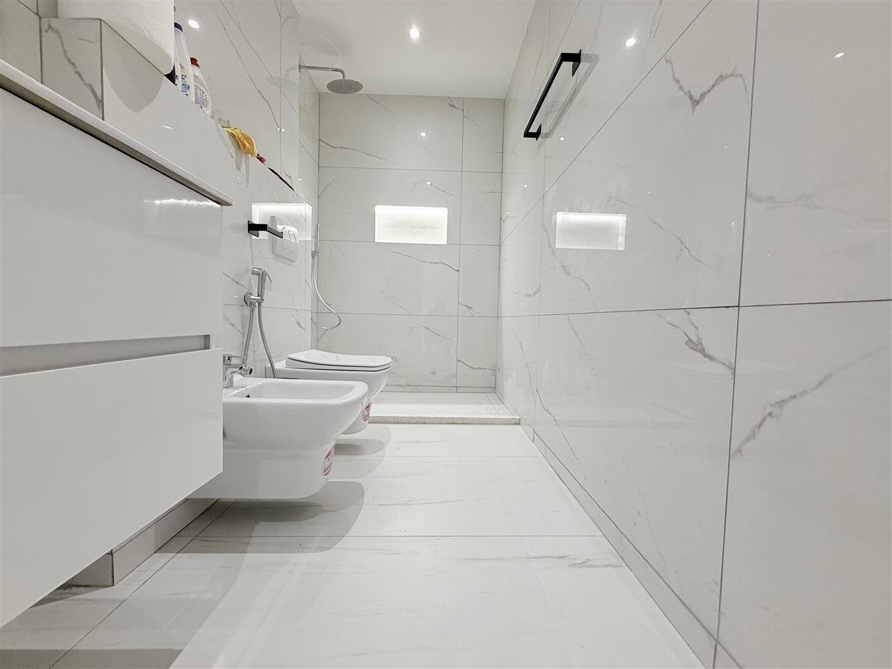 Shitet ambjent komercial