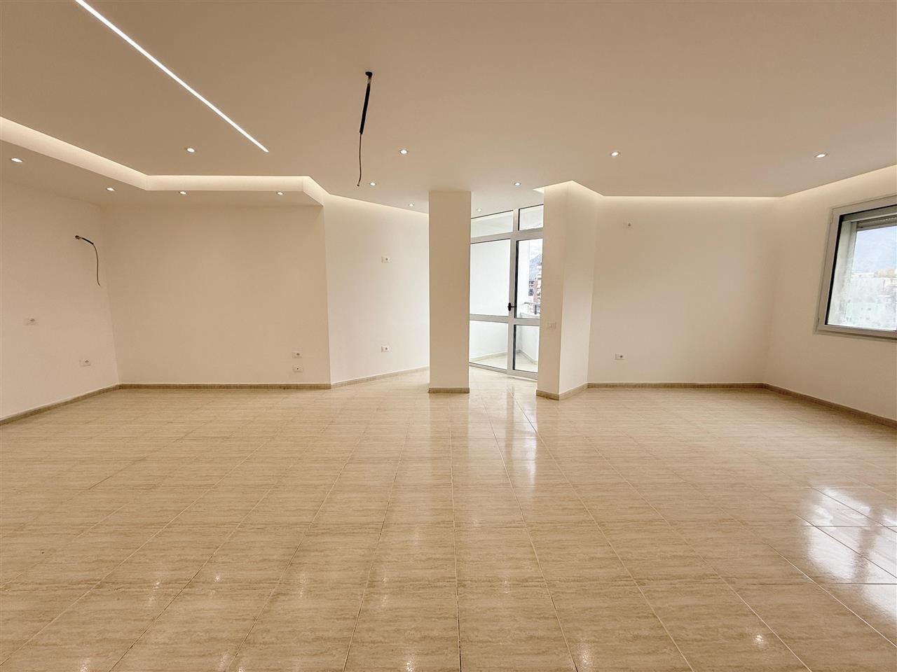 Shitet ambjent komercial