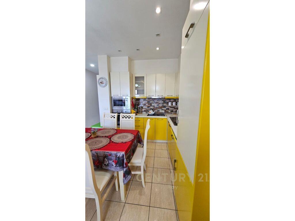 SHITET APARTAMENT 2+1 ME PAMJE DETI TEK SHKEMBI KAVAJES!