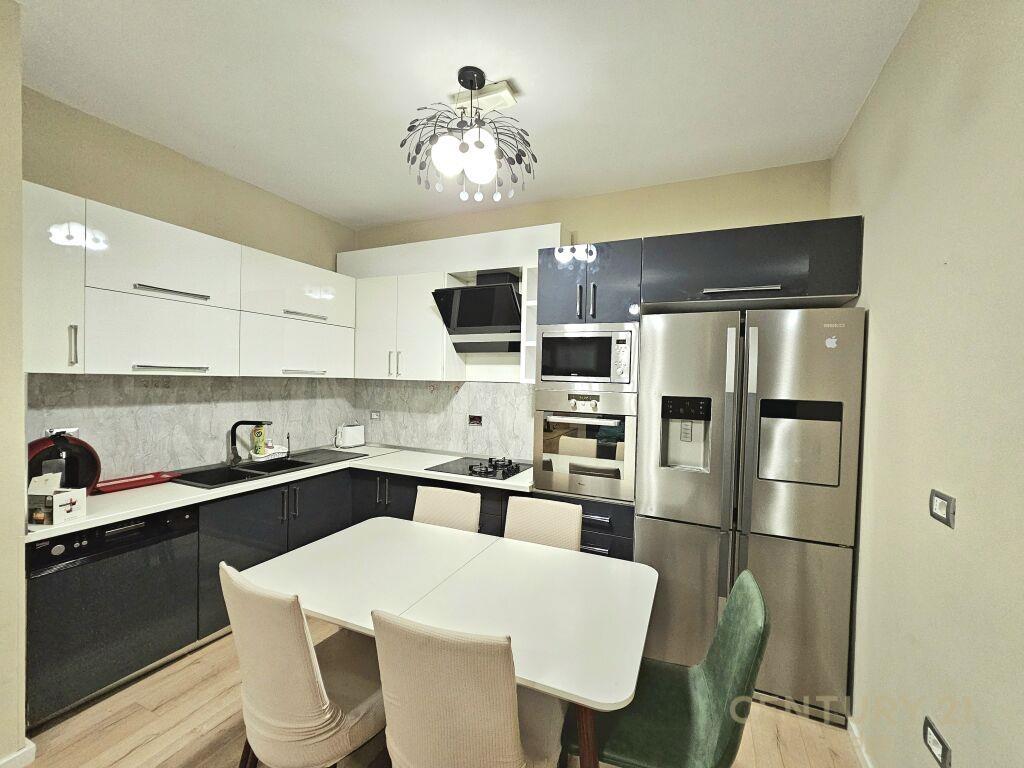 APARTAMENT 3+1+2 PARKIME PER QIRA PRANE KOPSHTIT ZOOLOGJIK