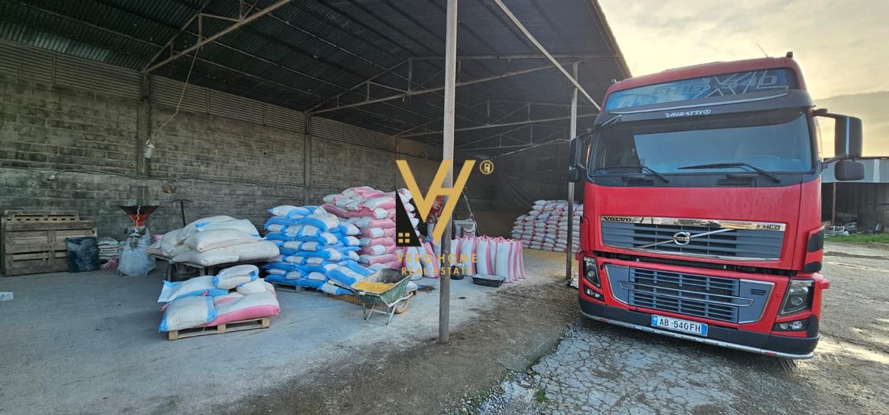 800 M2 EDHE 2.500 M2 TRUALL NE DURRES 500.000 EURO