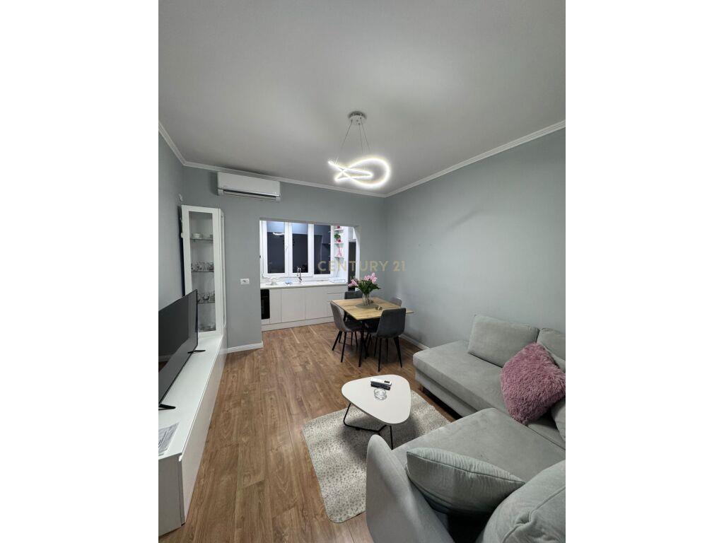 Shiten 2 Apartamente 1+1 në Ali Demi – Mundësi e Shkëlqyer I