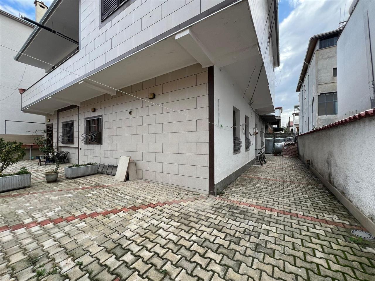 HYRJE ME QERA VALA PARK STADIUMI