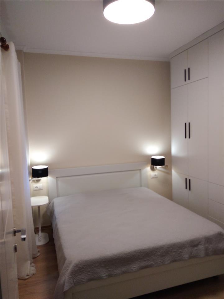 Apartament i ri i ri me qera ne qender te Korces.