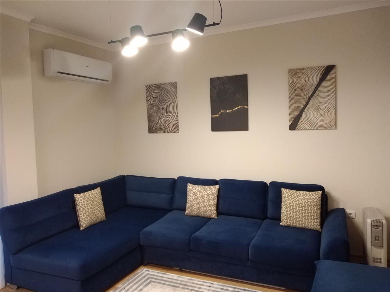 Apartament i ri i ri me qera ne qender te Korces.