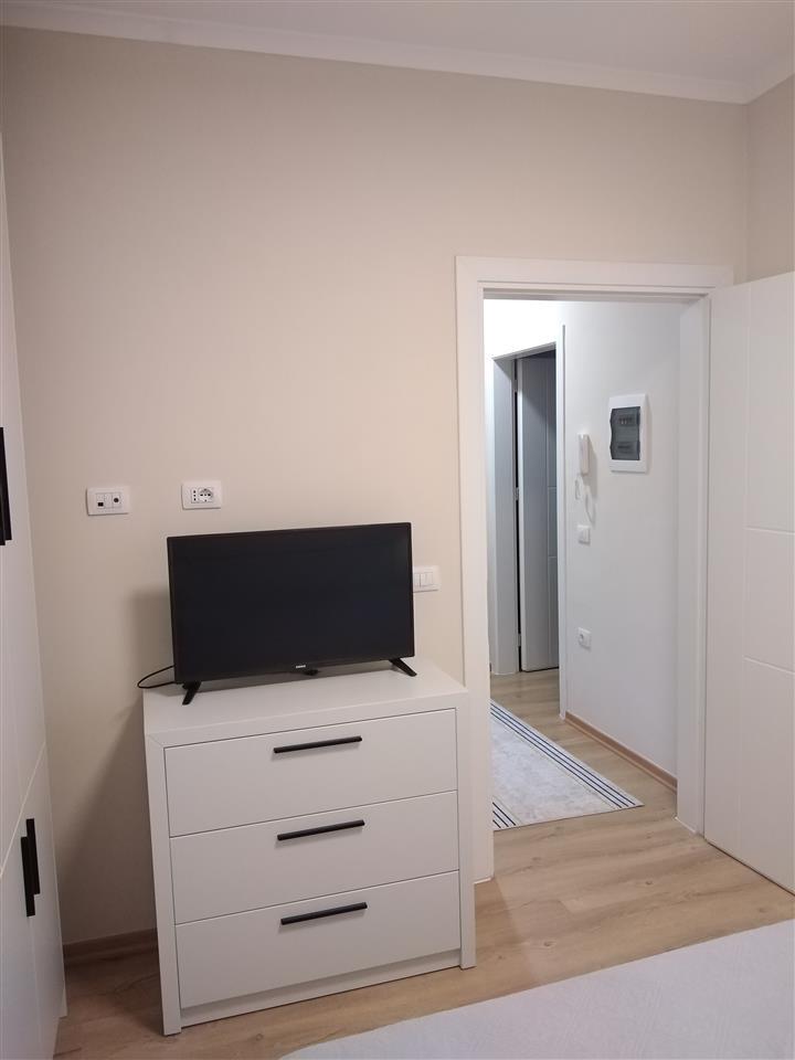 Apartament i ri i ri me qera ne qender te Korces.