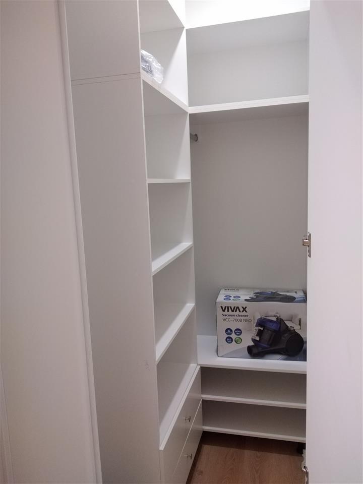 Apartament i ri i ri me qera ne qender te Korces.