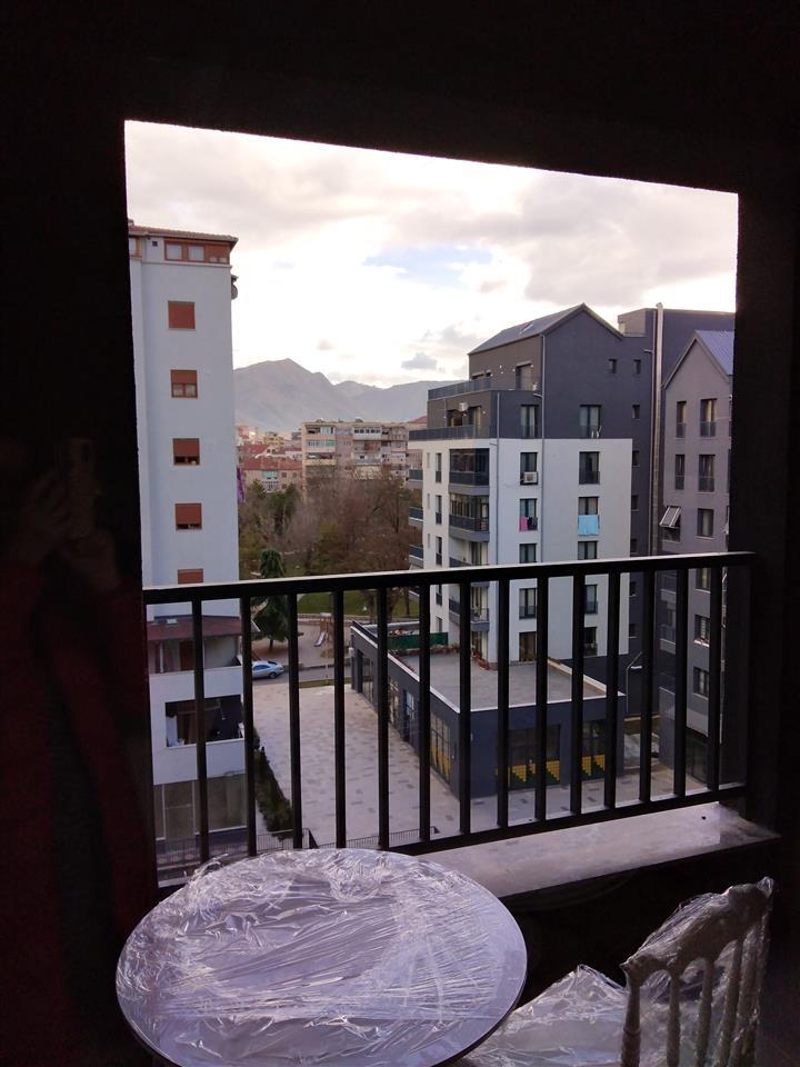 Apartament i shkelqyer me qera ne qender te Korces.