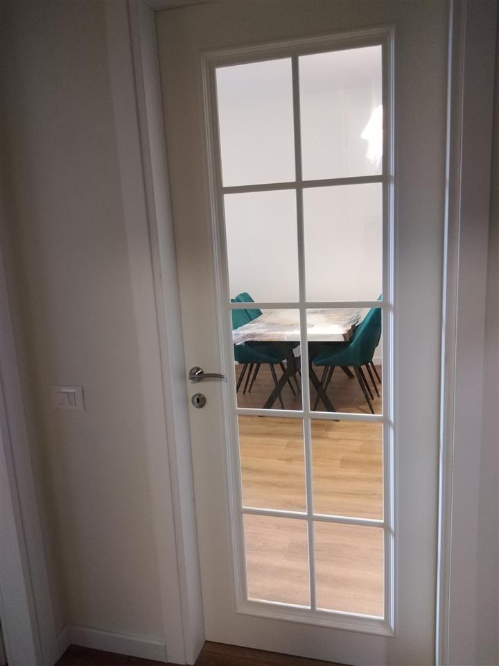 Apartament i shkelqyer me qera ne qender te Korces.