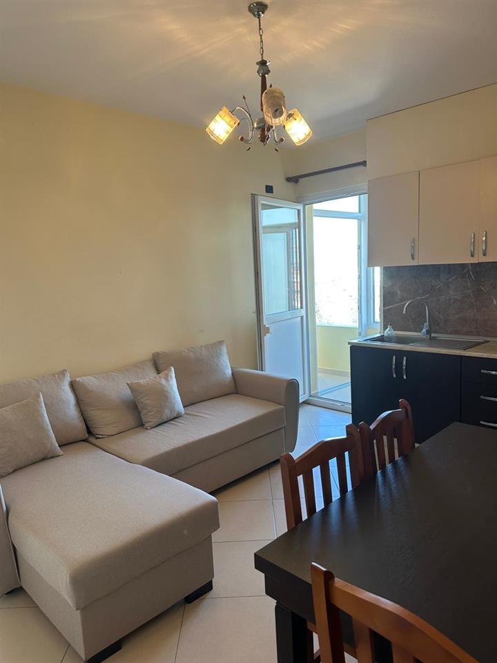 Jepet me qera 2+1 ne Sauk.E mobiluar.Cmimi 30.000 leke/muaj