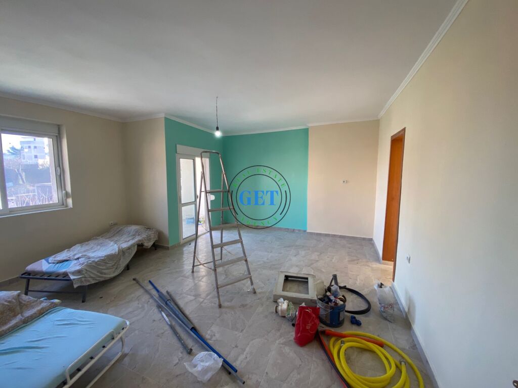 Apartament 1+1, Çezma e Ferres