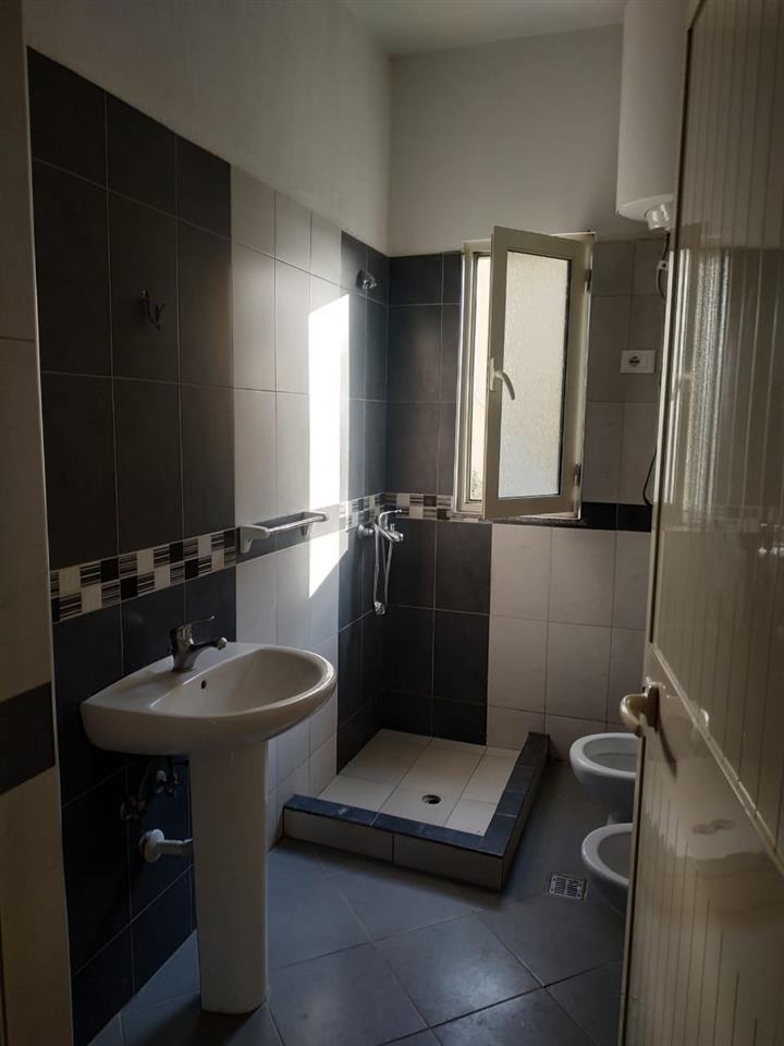 Okazion shtepi me qera shkozet