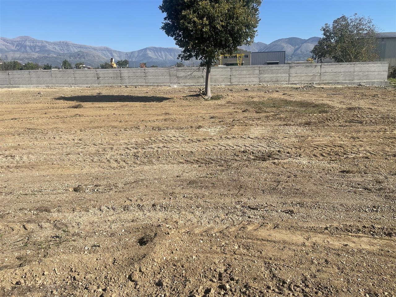 Shitet toke truall Vrion Sarande me hipoteke