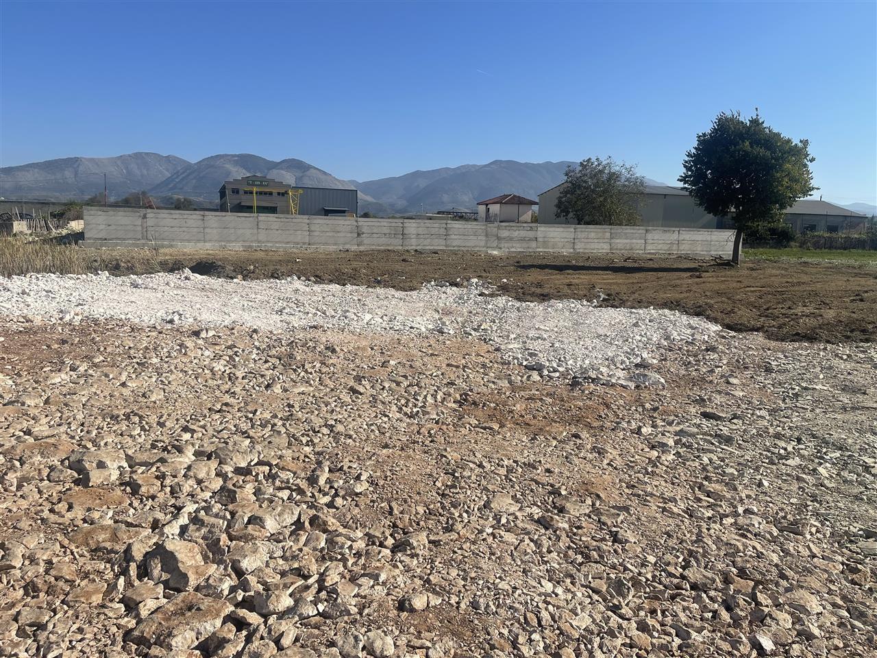 Shitet toke truall Vrion Sarande me hipoteke