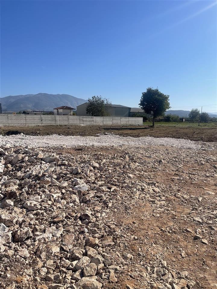 Shitet toke truall Vrion Sarande me hipoteke