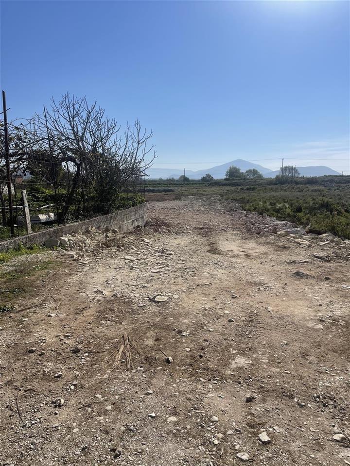 Shitet toke truall Vrion Sarande me hipoteke